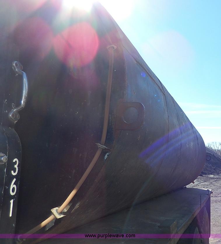 image for item I3747 1968 Mack R600 water truck