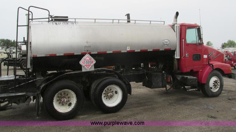image for item I4166 1989 Volvo WCA64T oil distribution truck