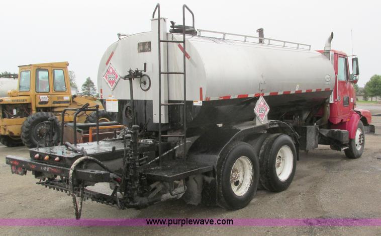 image for item I4166 1989 Volvo WCA64T oil distribution truck