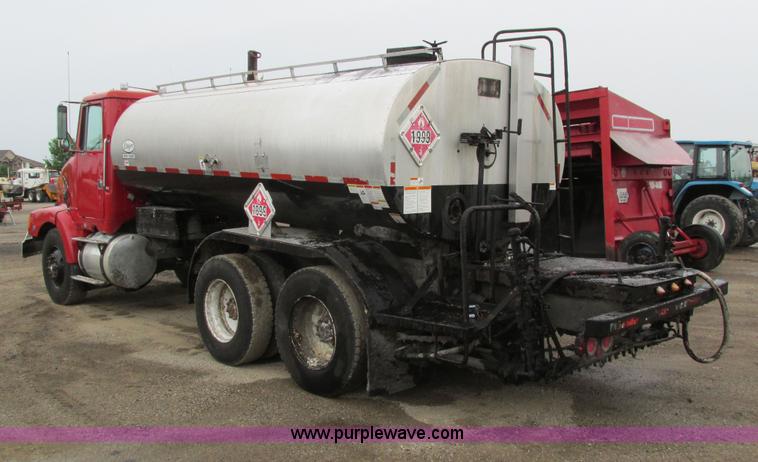 image for item I4166 1989 Volvo WCA64T oil distribution truck