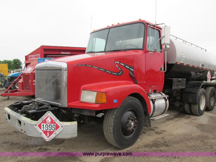 image for item I4166 1989 Volvo WCA64T oil distribution truck