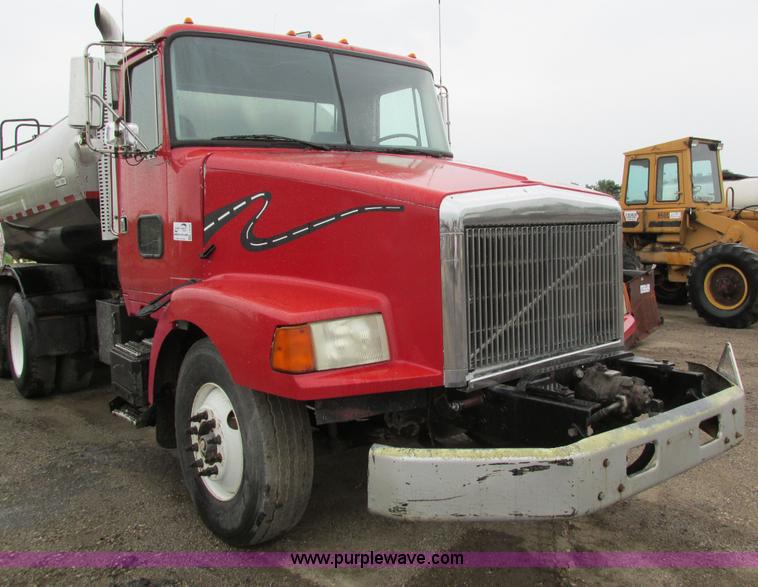 image for item I4166 1989 Volvo WCA64T oil distribution truck