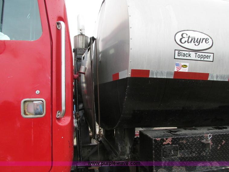 image for item I4166 1989 Volvo WCA64T oil distribution truck