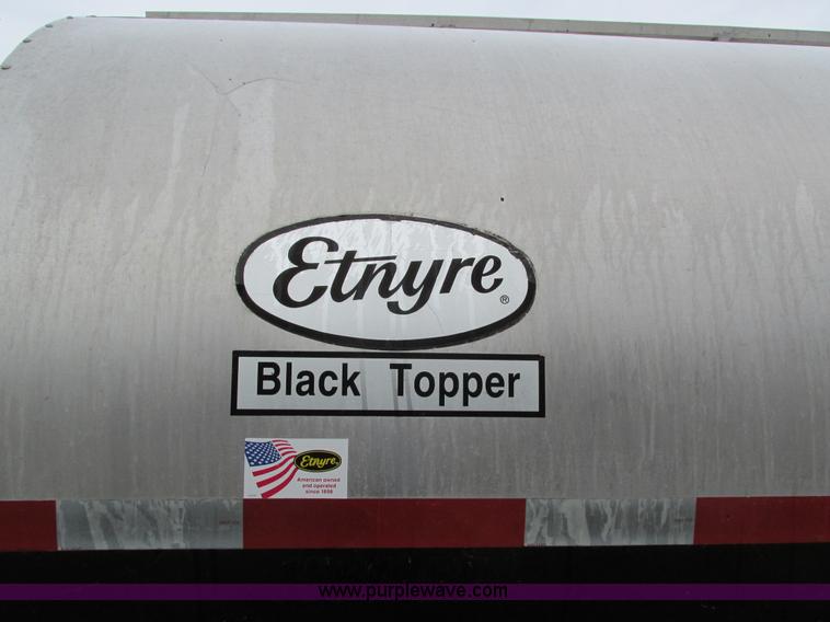 image for item I4166 1989 Volvo WCA64T oil distribution truck