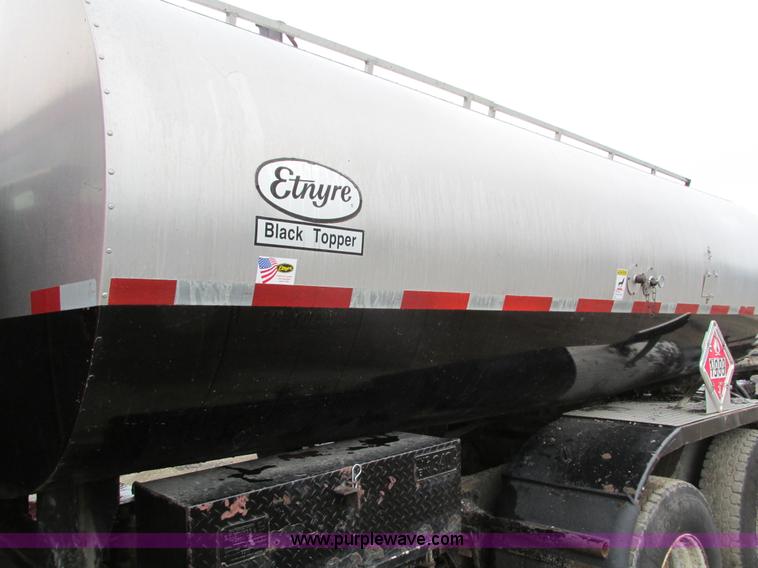 image for item I4166 1989 Volvo WCA64T oil distribution truck