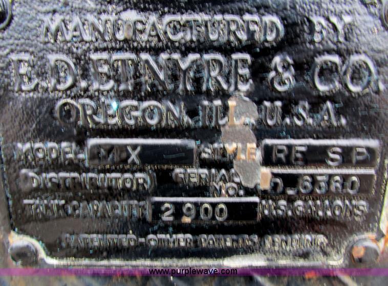 image for item I4166 1989 Volvo WCA64T oil distribution truck