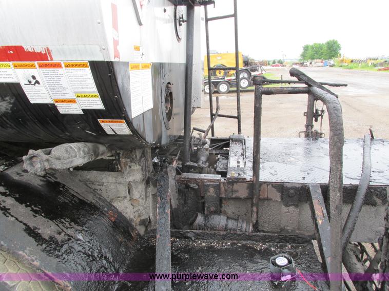 image for item I4166 1989 Volvo WCA64T oil distribution truck