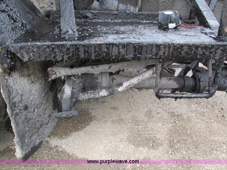 image for item I4166 1989 Volvo WCA64T oil distribution truck