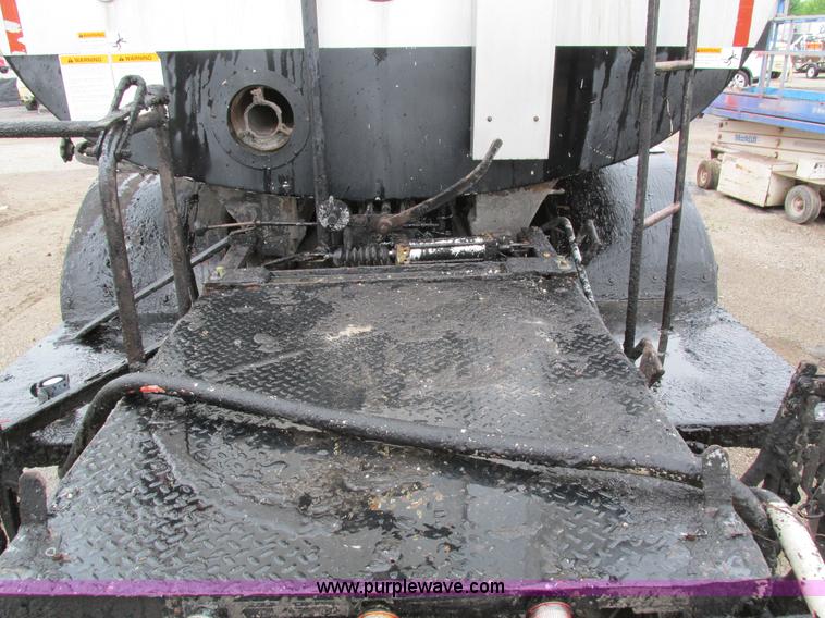 image for item I4166 1989 Volvo WCA64T oil distribution truck