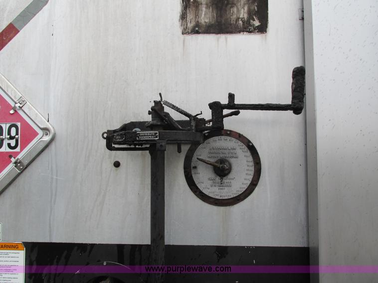 image for item I4166 1989 Volvo WCA64T oil distribution truck