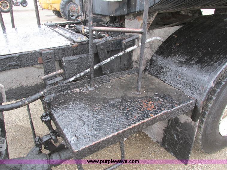 image for item I4166 1989 Volvo WCA64T oil distribution truck