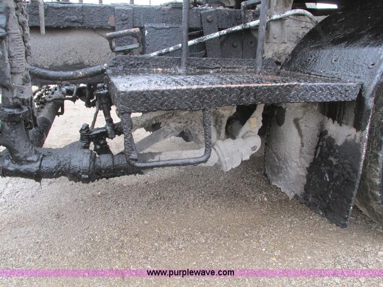 image for item I4166 1989 Volvo WCA64T oil distribution truck