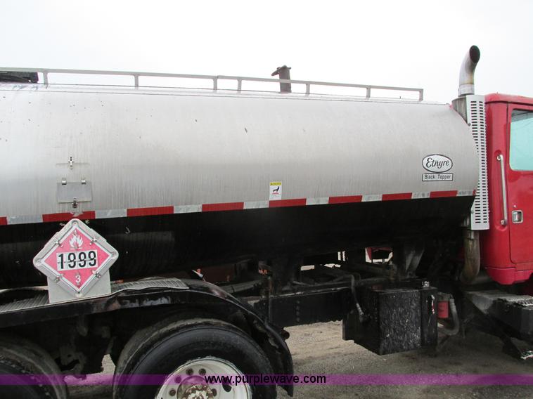 image for item I4166 1989 Volvo WCA64T oil distribution truck