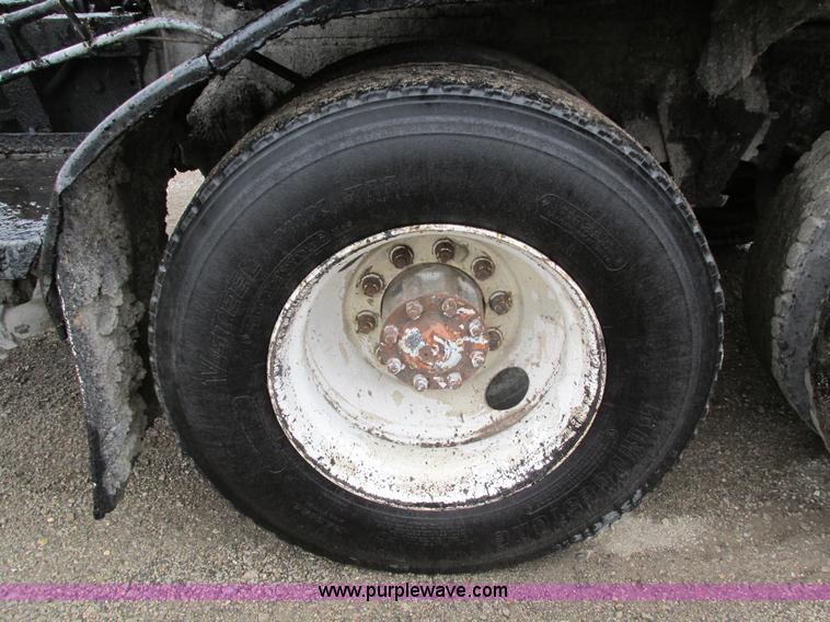 image for item I4166 1989 Volvo WCA64T oil distribution truck