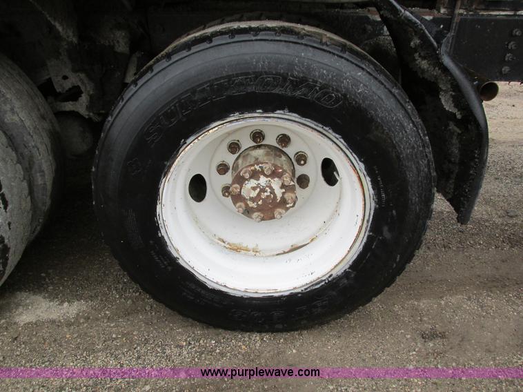 image for item I4166 1989 Volvo WCA64T oil distribution truck