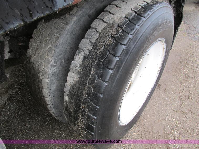 image for item I4166 1989 Volvo WCA64T oil distribution truck