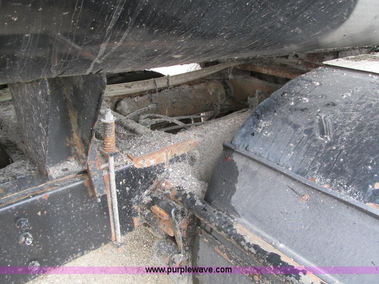 image for item I4166 1989 Volvo WCA64T oil distribution truck