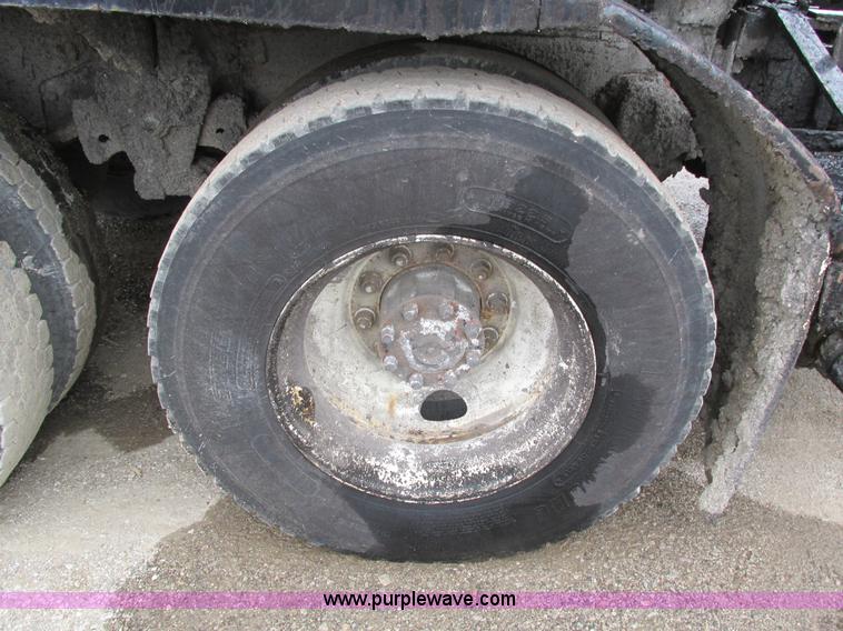 image for item I4166 1989 Volvo WCA64T oil distribution truck