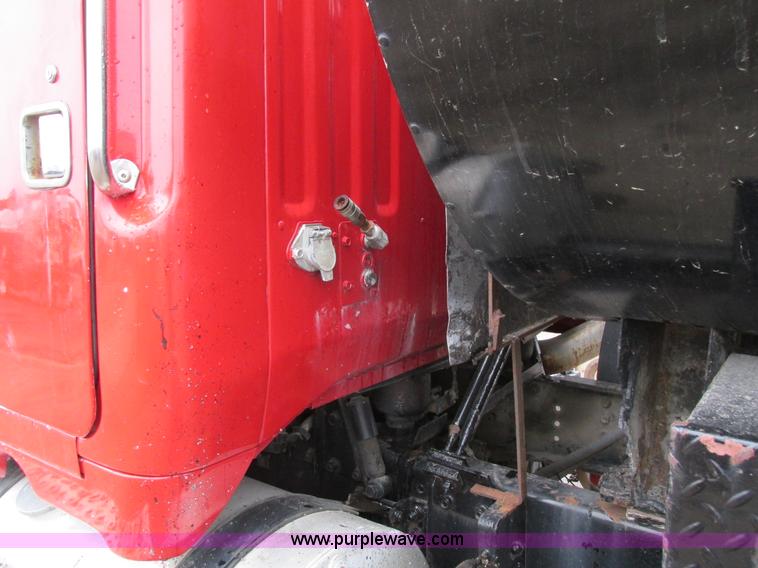 image for item I4166 1989 Volvo WCA64T oil distribution truck