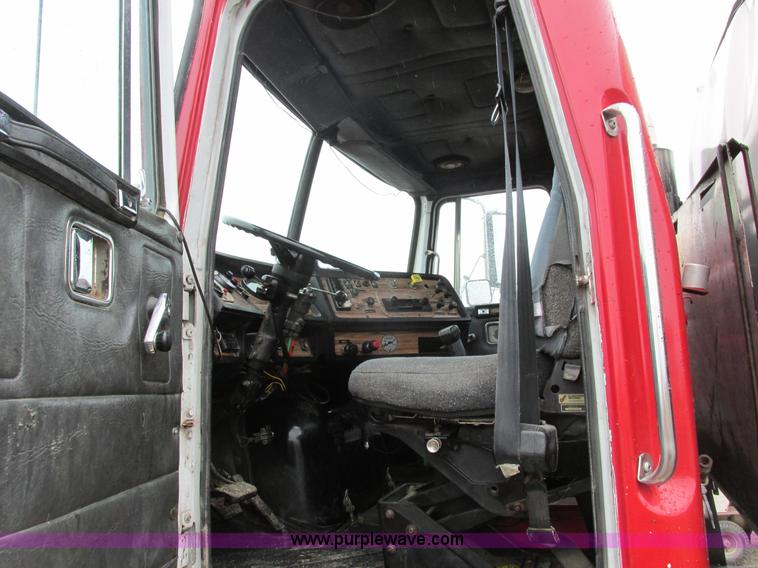 image for item I4166 1989 Volvo WCA64T oil distribution truck