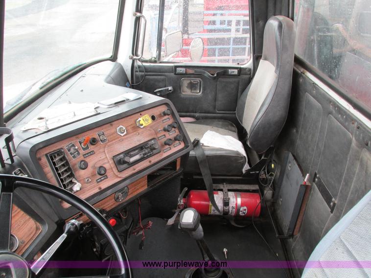 image for item I4166 1989 Volvo WCA64T oil distribution truck