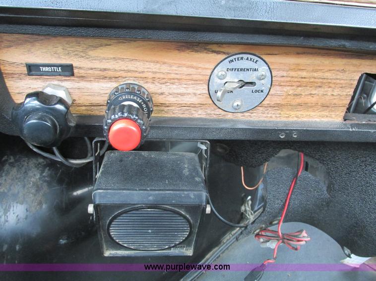 image for item I4166 1989 Volvo WCA64T oil distribution truck