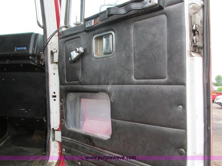 image for item I4166 1989 Volvo WCA64T oil distribution truck