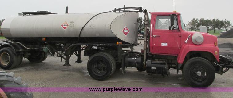 image for item I4169 1978 Ford 8000 oil distribution truck