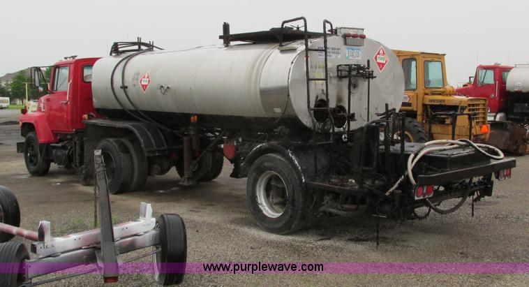 image for item I4169 1978 Ford 8000 oil distribution truck