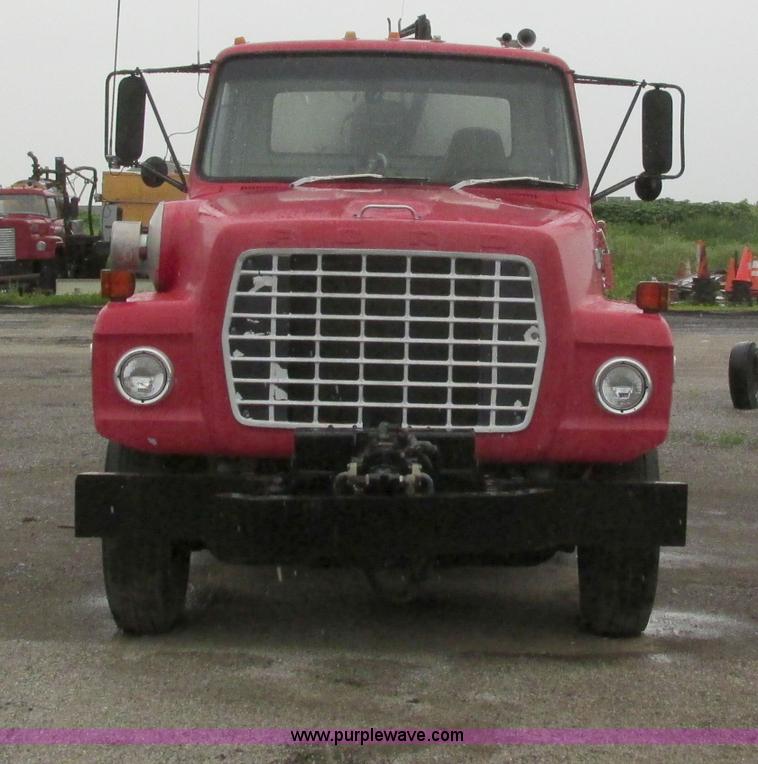 image for item I4169 1978 Ford 8000 oil distribution truck