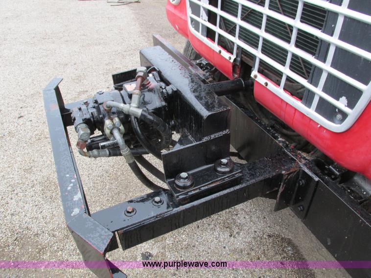 image for item I4169 1978 Ford 8000 oil distribution truck