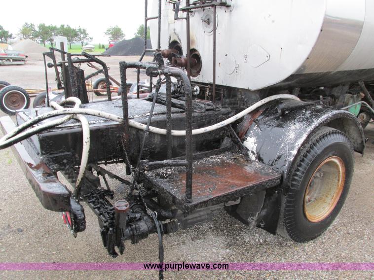 image for item I4169 1978 Ford 8000 oil distribution truck