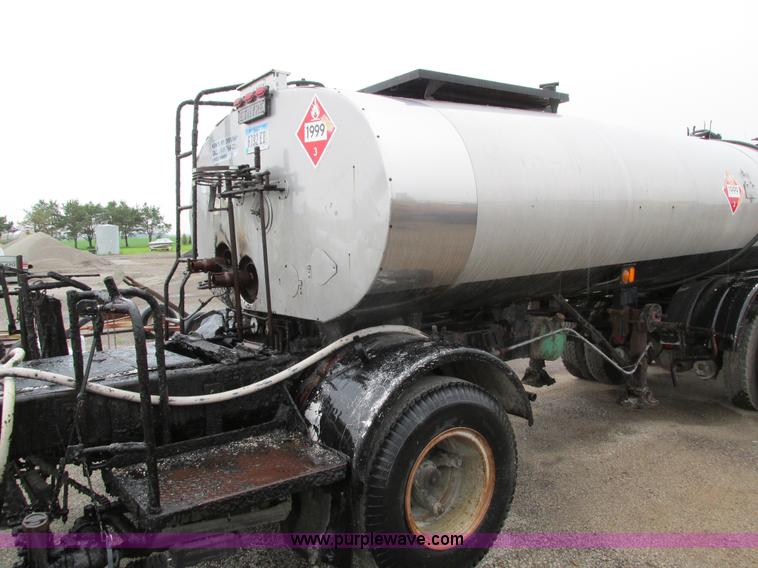 image for item I4169 1978 Ford 8000 oil distribution truck