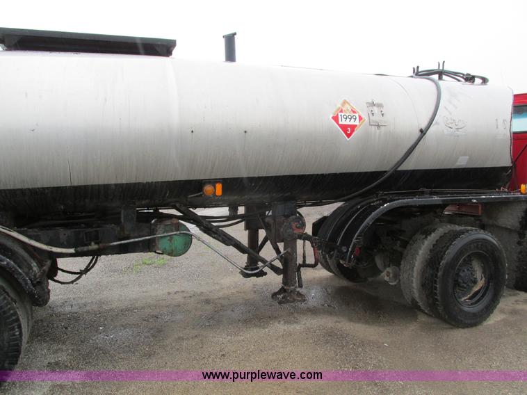 image for item I4169 1978 Ford 8000 oil distribution truck