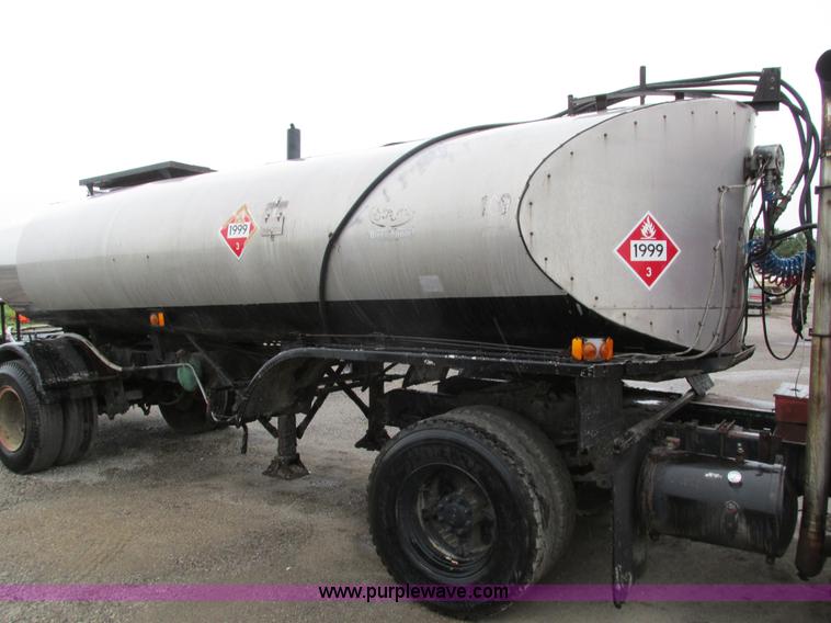 image for item I4169 1978 Ford 8000 oil distribution truck