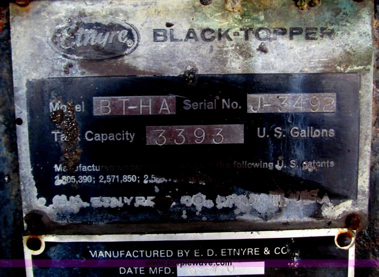 image for item I4169 1978 Ford 8000 oil distribution truck