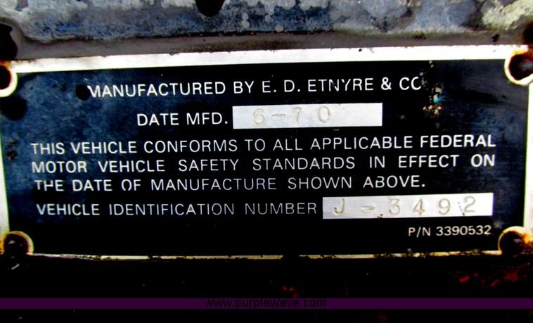 image for item I4169 1978 Ford 8000 oil distribution truck