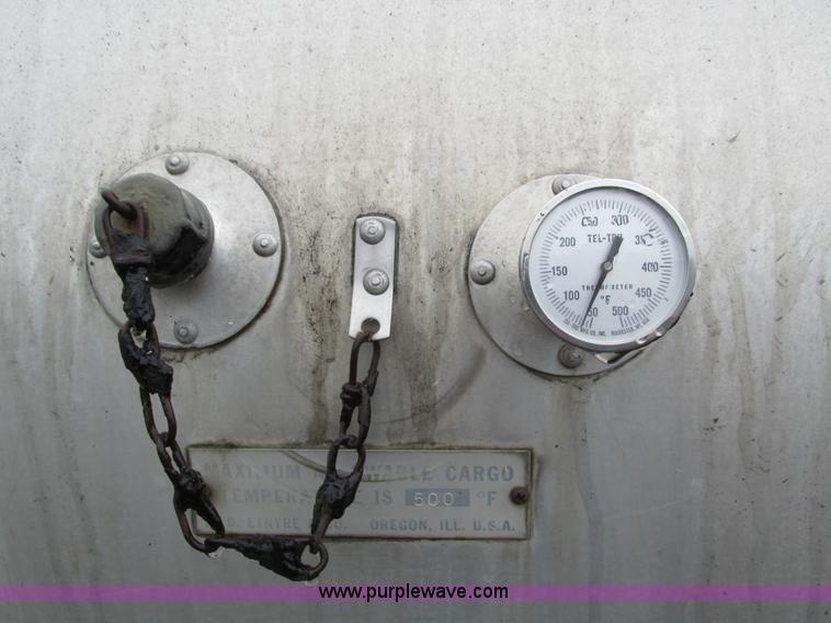 image for item I4169 1978 Ford 8000 oil distribution truck