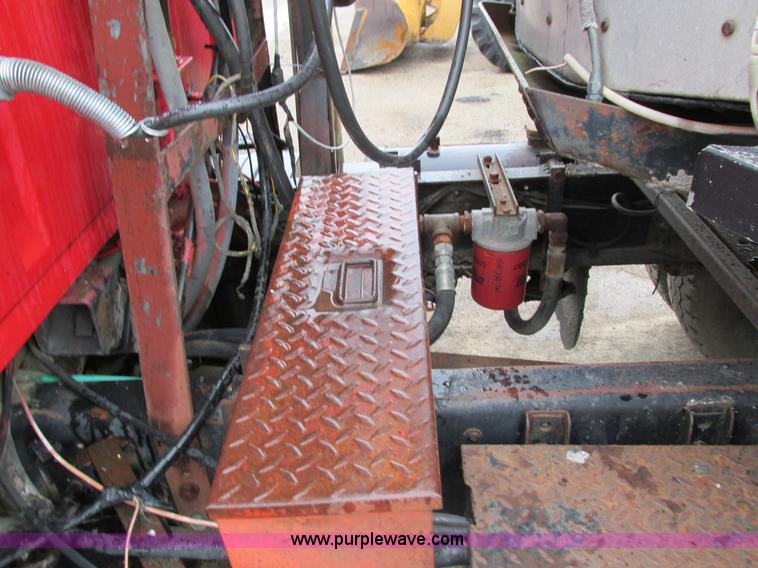 image for item I4169 1978 Ford 8000 oil distribution truck