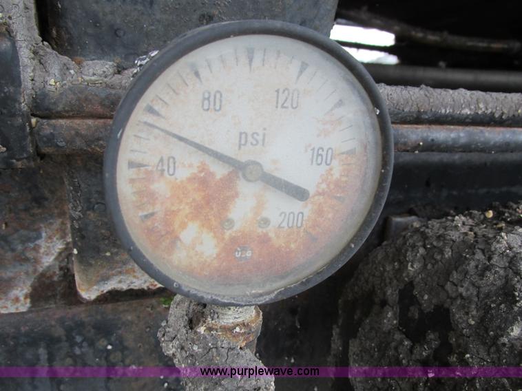 image for item I4169 1978 Ford 8000 oil distribution truck