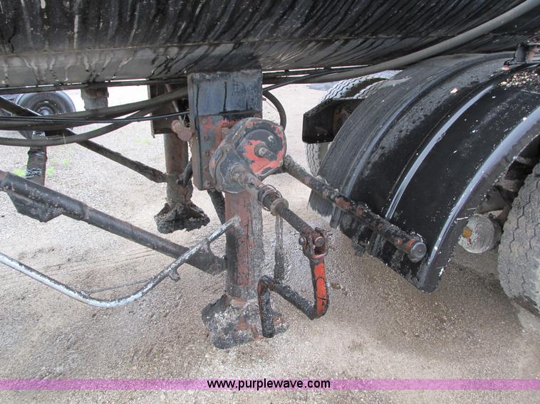 image for item I4169 1978 Ford 8000 oil distribution truck