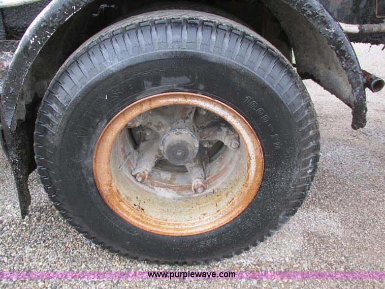 image for item I4169 1978 Ford 8000 oil distribution truck