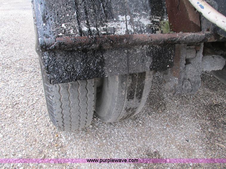 image for item I4169 1978 Ford 8000 oil distribution truck