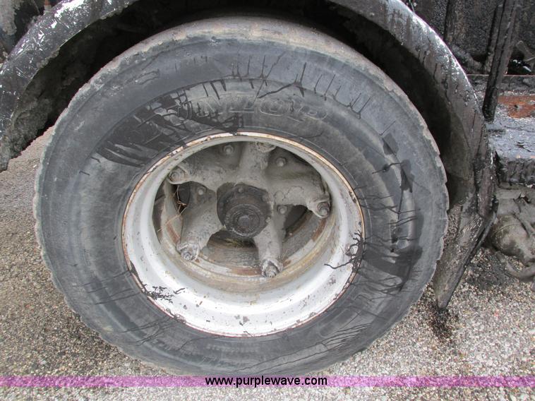 image for item I4169 1978 Ford 8000 oil distribution truck