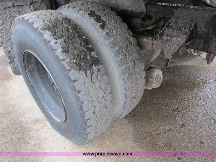 image for item I4169 1978 Ford 8000 oil distribution truck