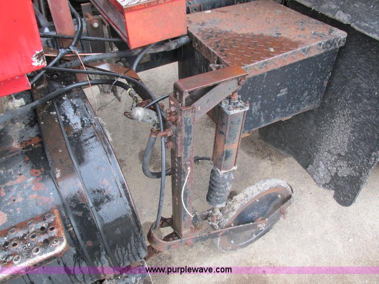 image for item I4169 1978 Ford 8000 oil distribution truck