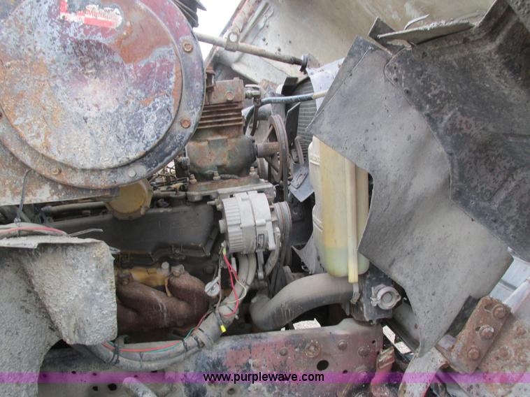 image for item I4169 1978 Ford 8000 oil distribution truck