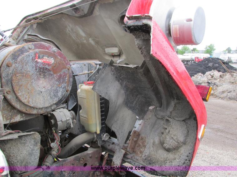 image for item I4169 1978 Ford 8000 oil distribution truck