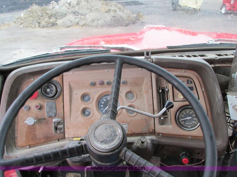 image for item I4169 1978 Ford 8000 oil distribution truck