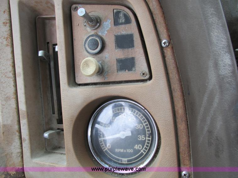 image for item I4169 1978 Ford 8000 oil distribution truck